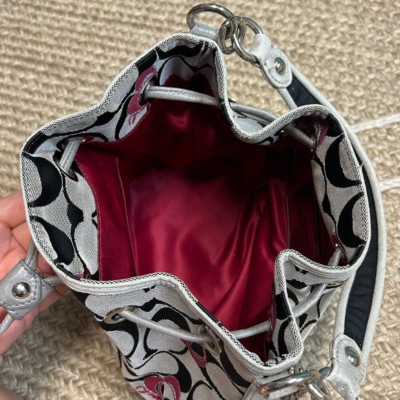 SUPER RARE! Coach Poppy Bucket Bag AND Coach matching wristlet! - Picture 6 of 12